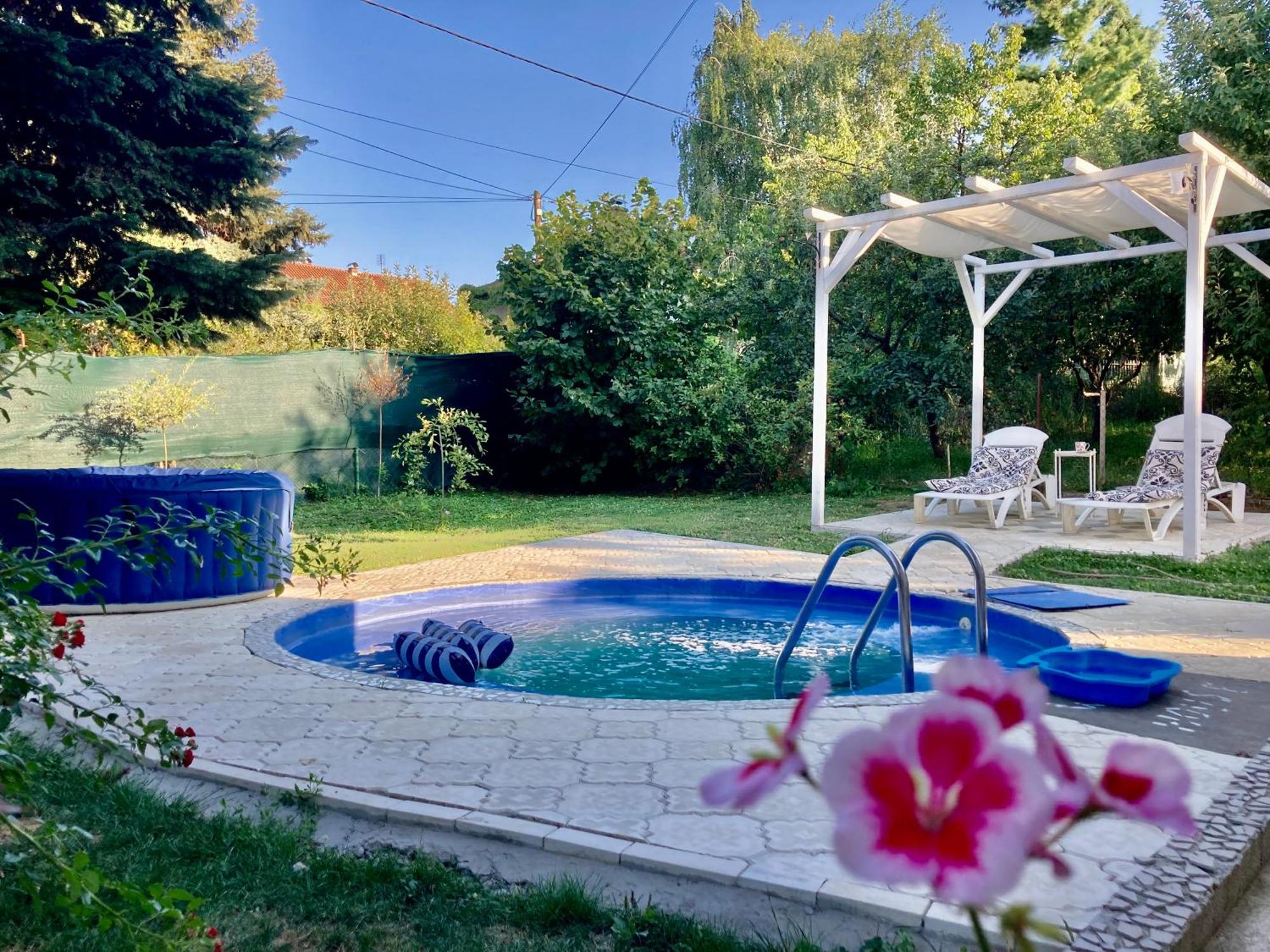 White House With Sauna And Jacuzzi Novi Sad Exterior foto